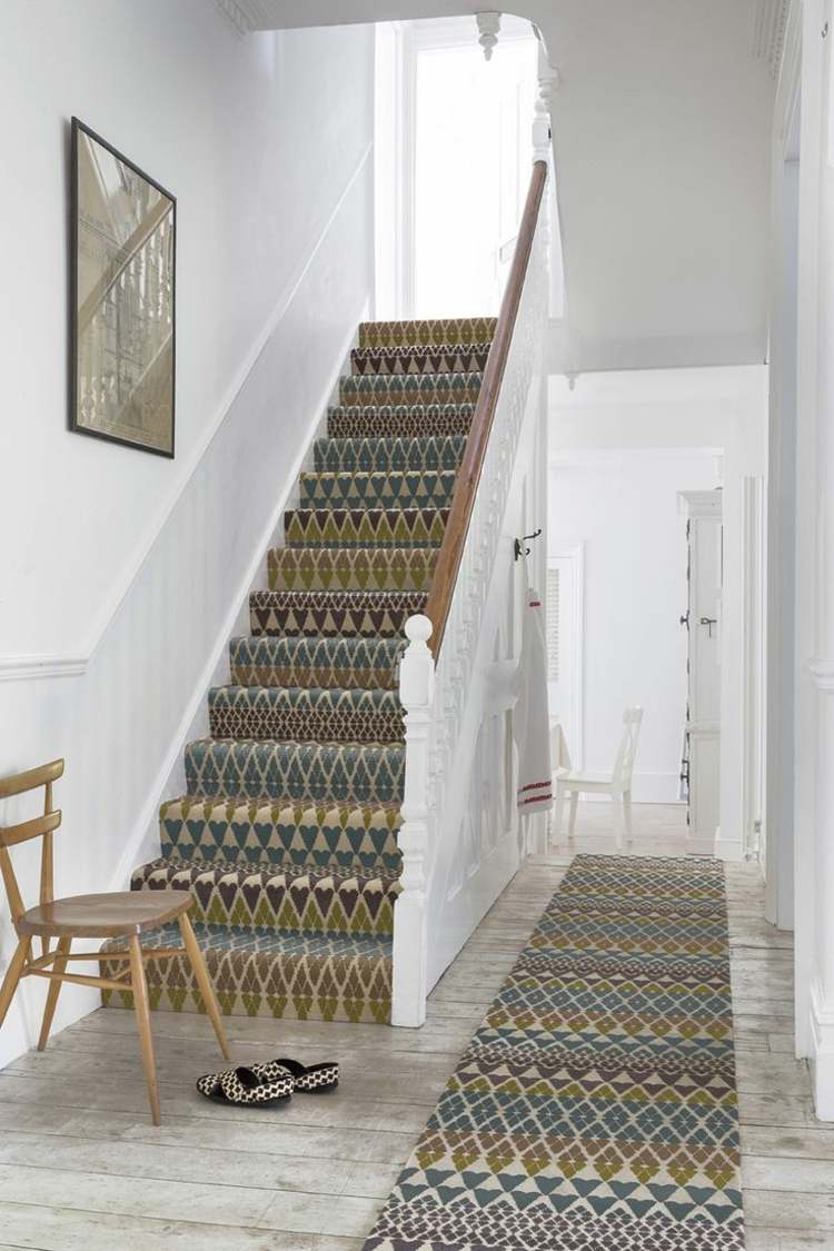 treppenteppich teppichboden idee konfort wohnlich treppenbereich muster