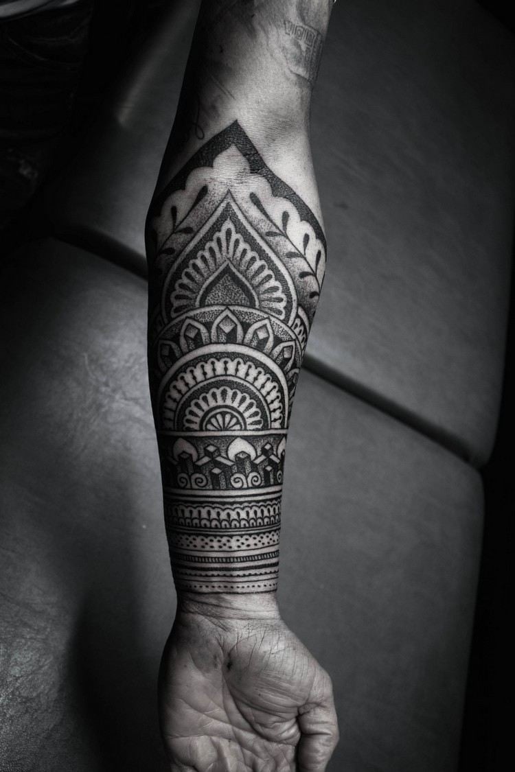 Tattoos männer arm ganz Tattoo Bilder