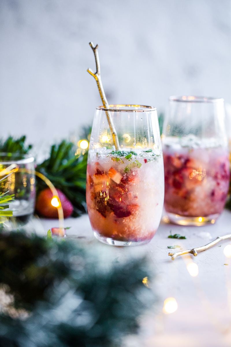 weihnachtlicher Cocktail mit Gin Party Rezept mit Litschi und Ahornsirup