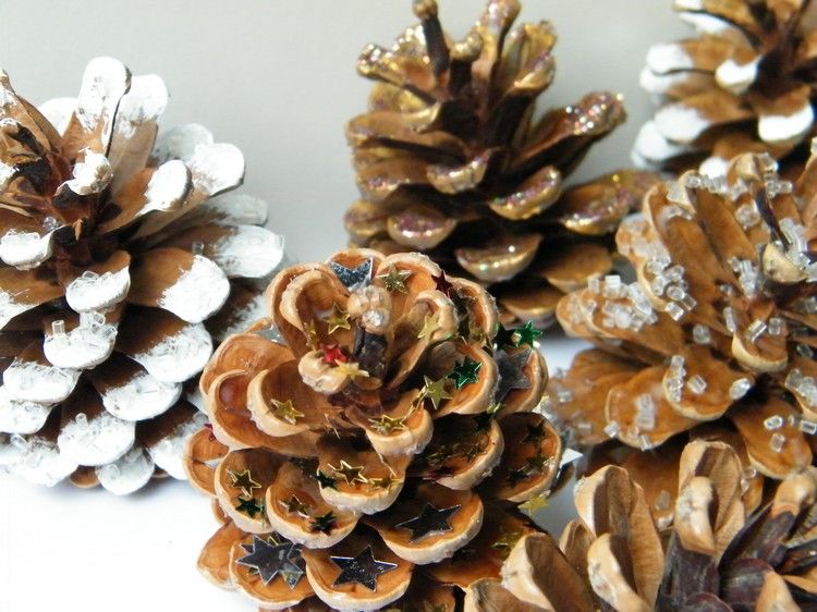 zapfen dekorieren weihnachten basteln kinder naturmaterial