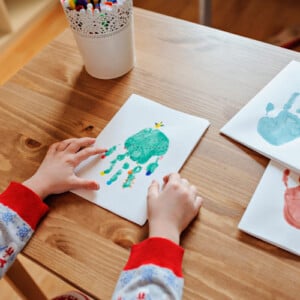 Handabdruck zu Weihnachten basteln Weihnachtskarten Kinder