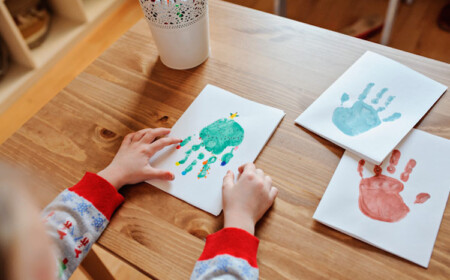 Handabdruck zu Weihnachten basteln Weihnachtskarten Kinder