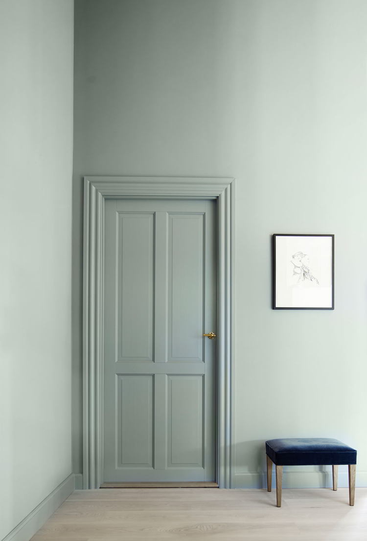 Zimmertüren streichen Wandfarbe mintgrün Rahmen heller Laminat