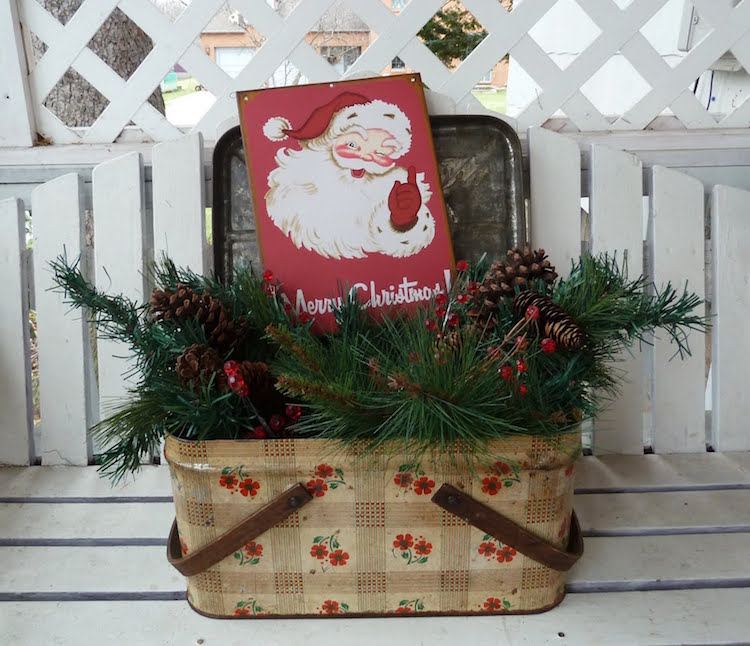 Alter Koffer als Deko zu Weihnachten klein vintage deko zapfen
