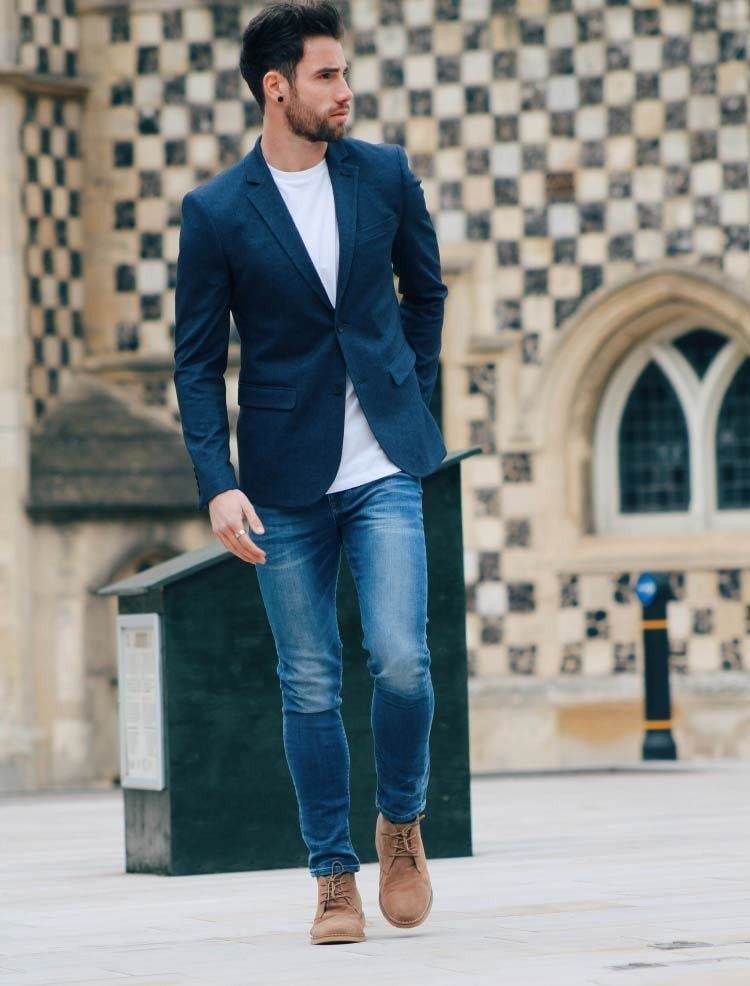 blauer blazer herren weißes t-shirt jeans smart casual
