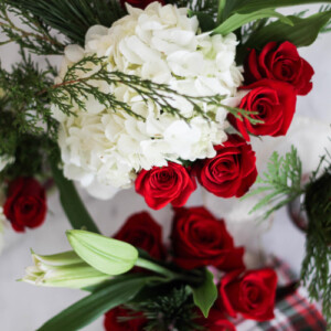 blumen weihnachten dekorieren farbe rot weiss rosen hortensien