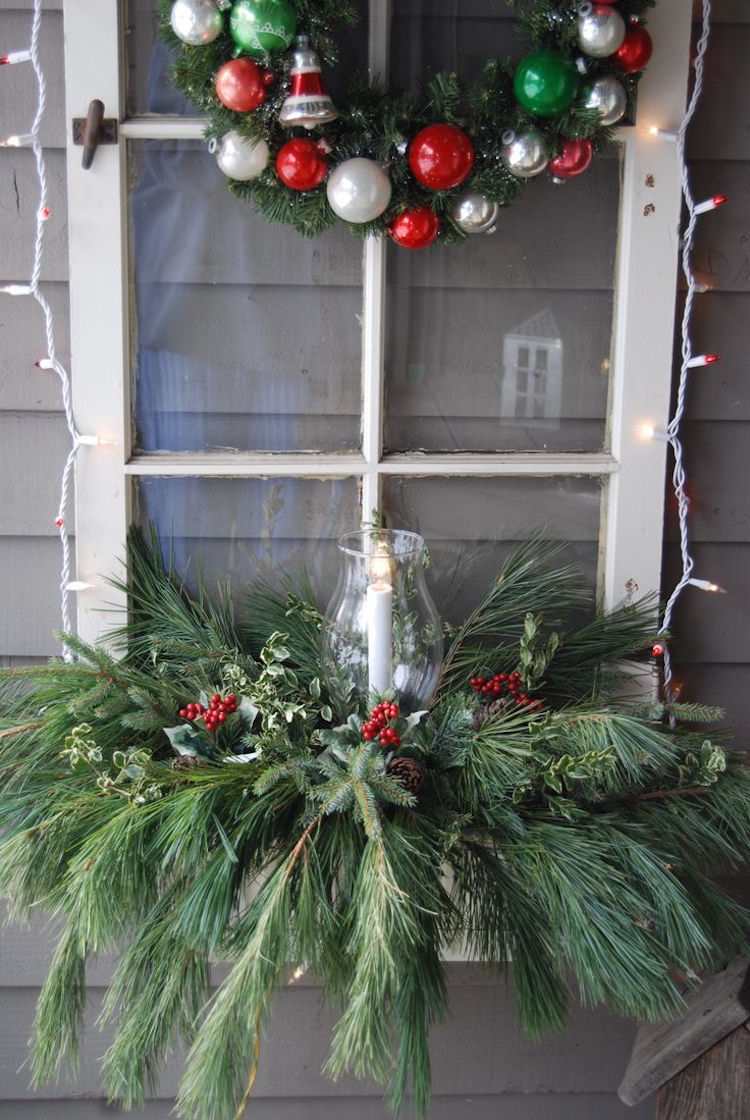 blumenkasten weihnachtlich dekorieren altes fenster deko kerze glas