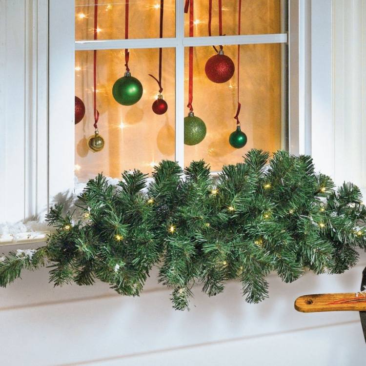 blumenkasten weihnachtlich dekorieren künstliche tannenzweige lichter