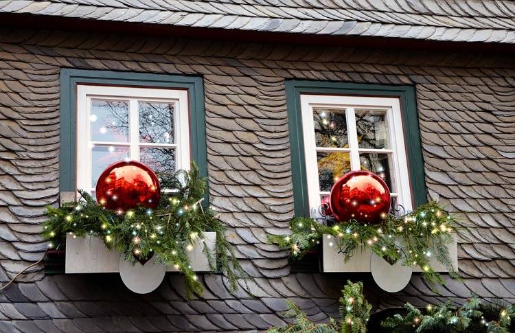 blumenkasten weihnachtlich dekorieren lichter riesen weihnachtskugel