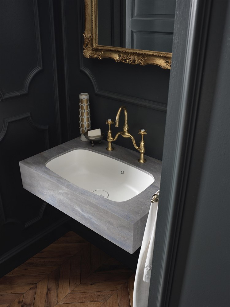 design handwaschbecken badezimmer grau naturstein optik retro armatur gold