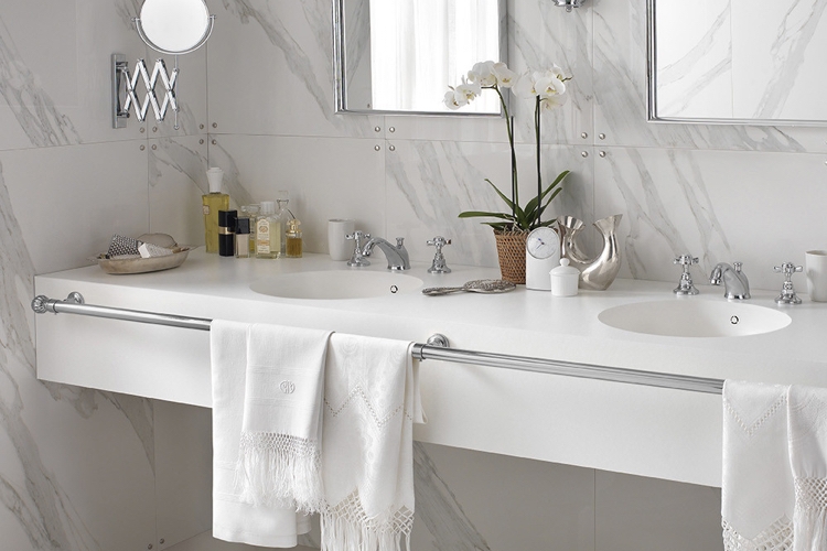 design handwaschbecken badezimmer weiss marmor doppelwaschtisch