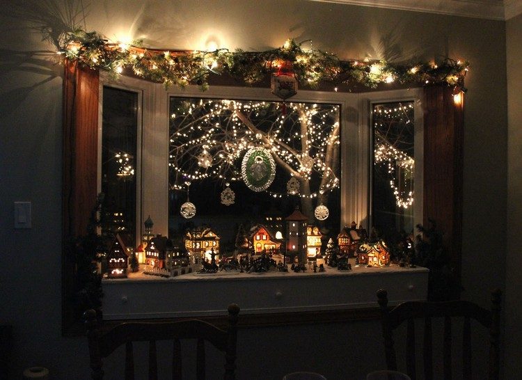 erkerfenster dekorieren weihnachten leuchtende fensterdeko