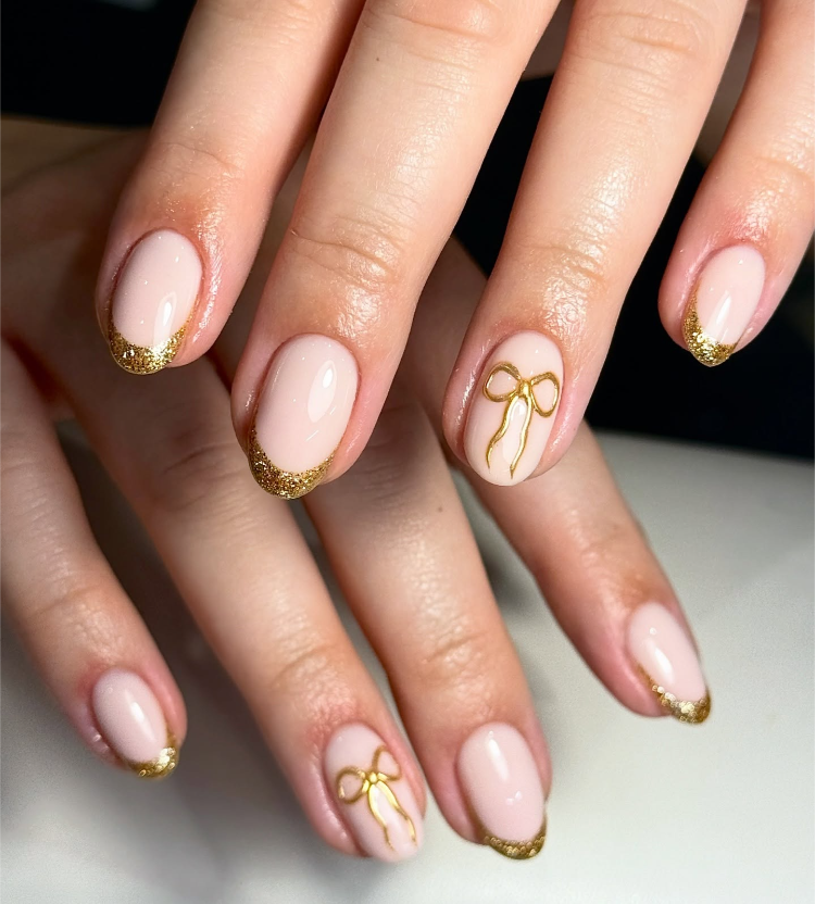 french nails für weihnachten in gold
