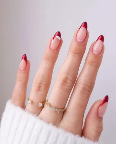 french nails für weihnachten mit weihnachtsmützen