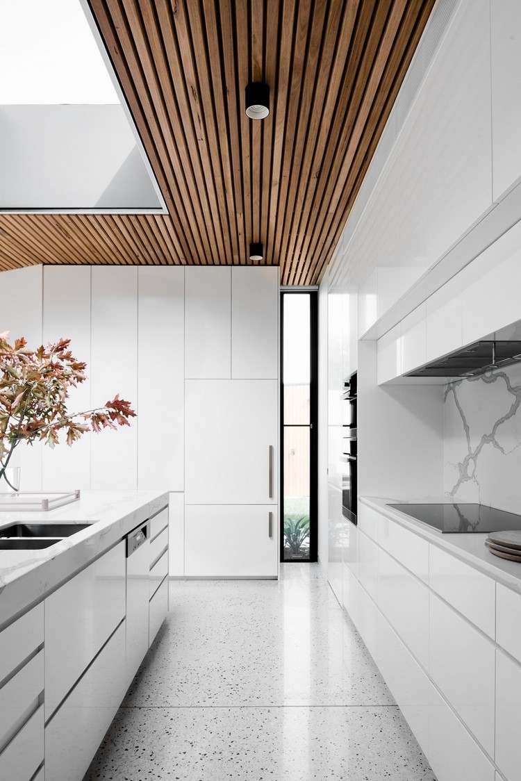 grifflose küchenschränke weiße fronten modern