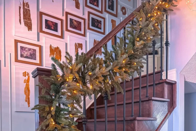 Treppengel-nder-weihnachtlich-dekorieren-Verschiedene-kreative-Ideen