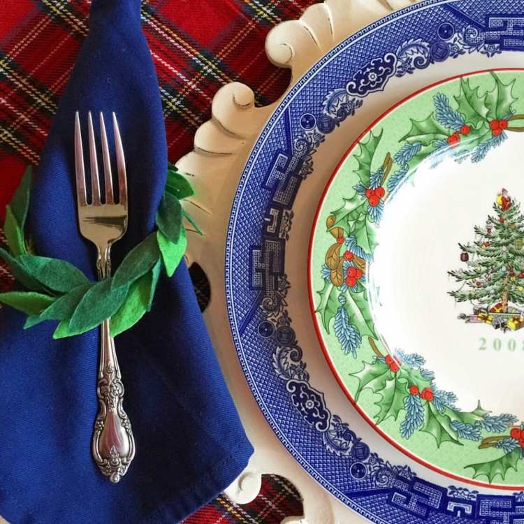 weihnachtliche deko porzellan blau weiß traditionell tischdeko