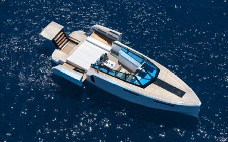 EVO 43 HT Luxusyacht Essbereich Sonnendeck