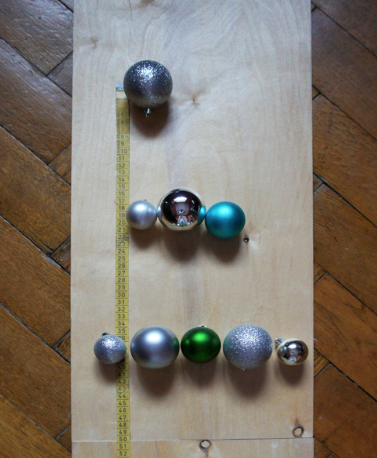 Weihnachtsbaum aus Kugeln basteln Größe Höhe bestimmen