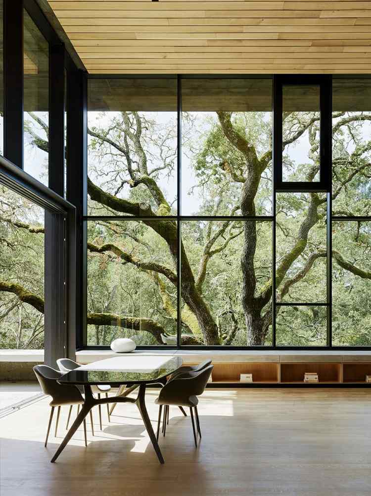 beton glasfront natur tisch zwischengeschoss stahlplatten