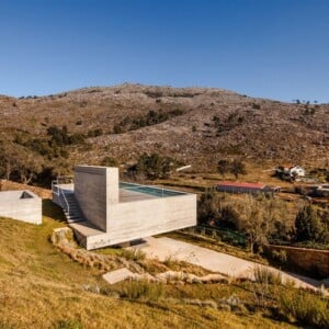 betonhaus mit dachpool minimalistische architektur