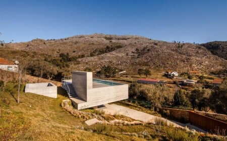 betonhaus mit dachpool minimalistische architektur