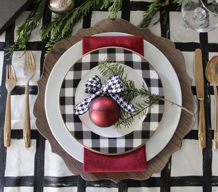 Teller Deko zu Weihnachten: So können Sie die Teller auf der  Weihnachtstafel dekorieren!