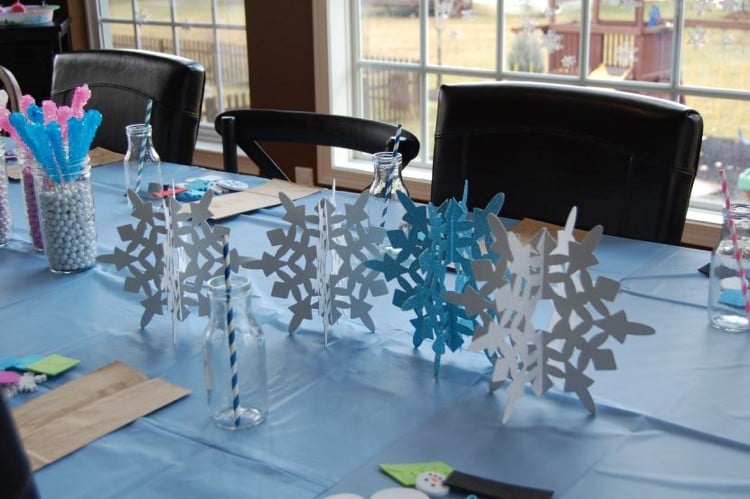 ideen weihnachtsdeko büro arbeitsplatz tischdeko papier figuren schneeflocken