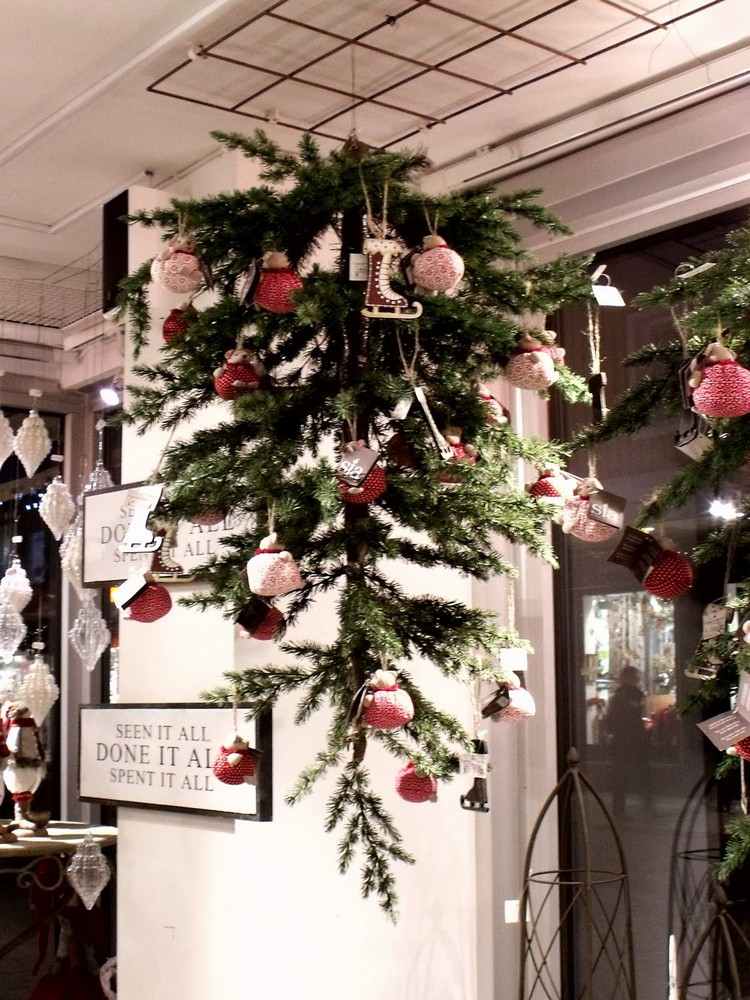 kleinen weihnachtsbaum an die decke hängen tipps