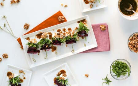 rucola salat schön anrichten dressing spieße rote bete