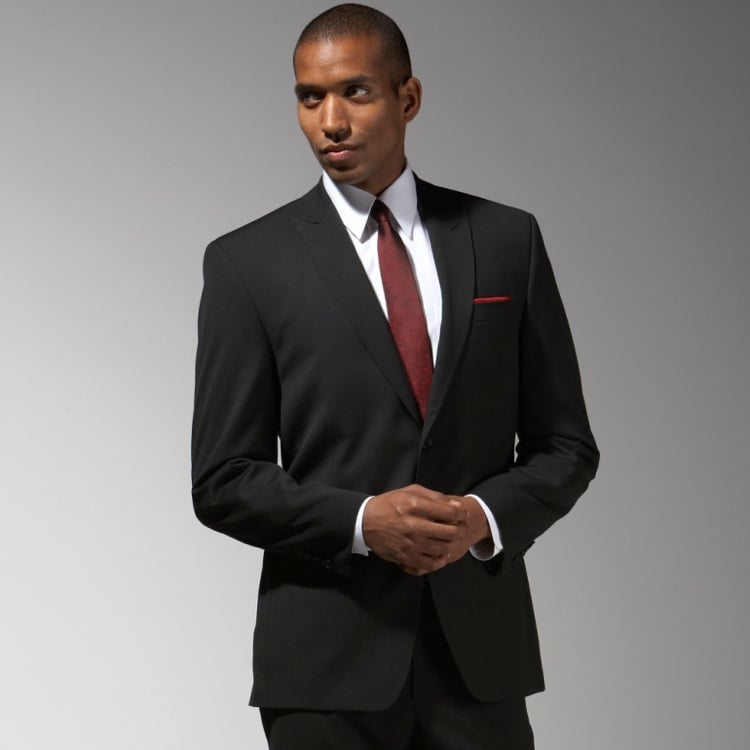 schwarzer anzug weisses hemd rota krawatte