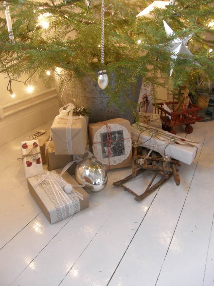 vintage weihnachten nostalgie weihnachtsgeschenke unter baum umweltfreundlich verpacken