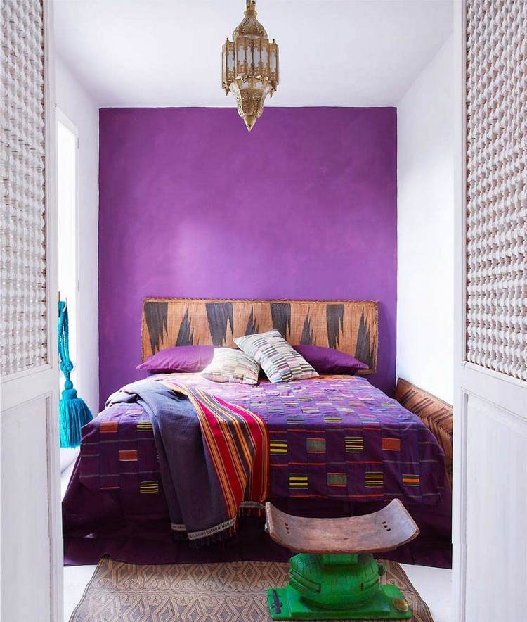 violette wand streichen schlafzimmer trendfarbe 2018