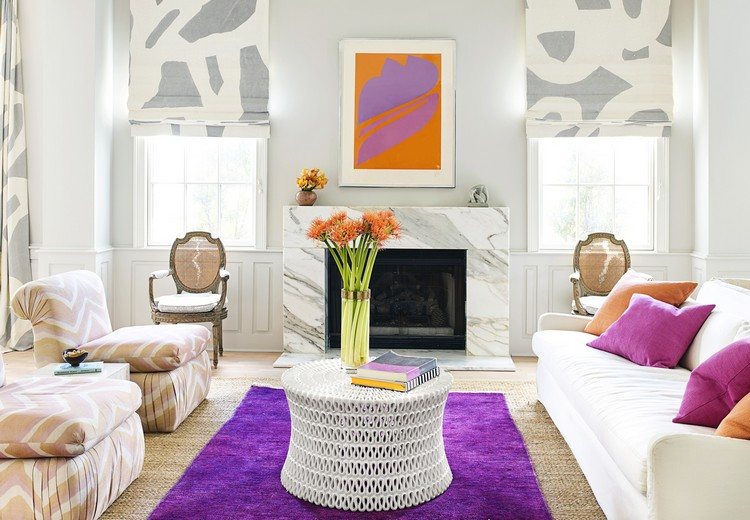 violetter teppich helles wohnzimmer innendesign pantone farben