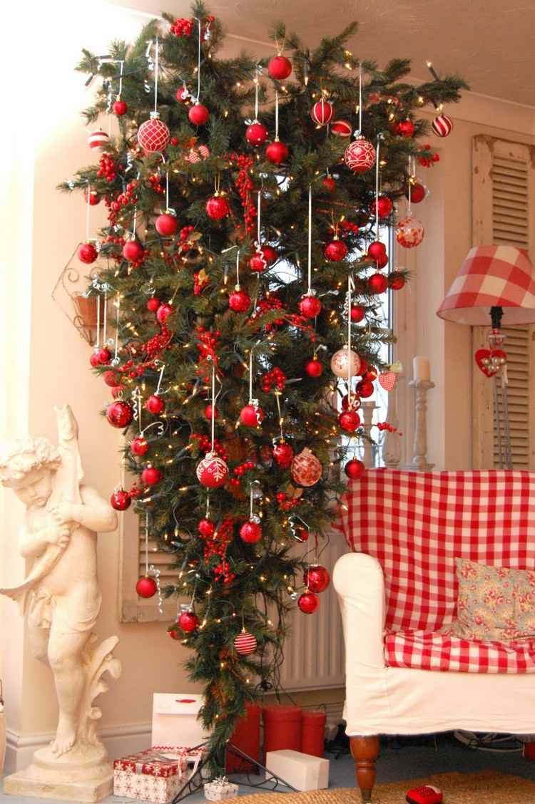weihnachtsbaum kopfüber wohnzimmer deko weihnachten rot weiß