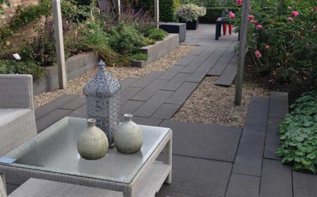 Garten mit Stein und Kies gestalten modern romantisch Splitt