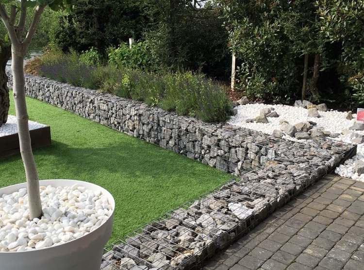 Garten mit Steinen gestalten Gabionen Stützmauer Höhenunterschiede Garten Terrasse
