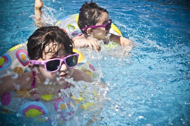 Kindergeburtstag Schwimmbad 6 Jahren EInladung