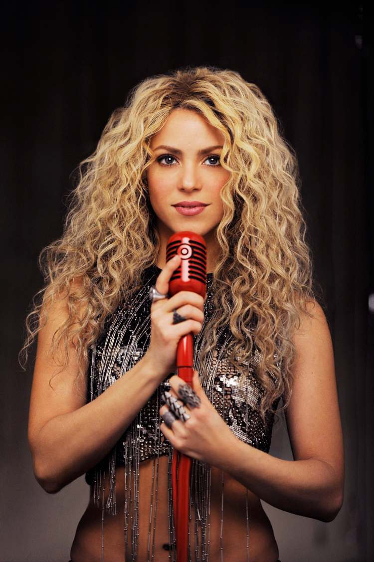 Naturlocken lange Haare Blond Shakira