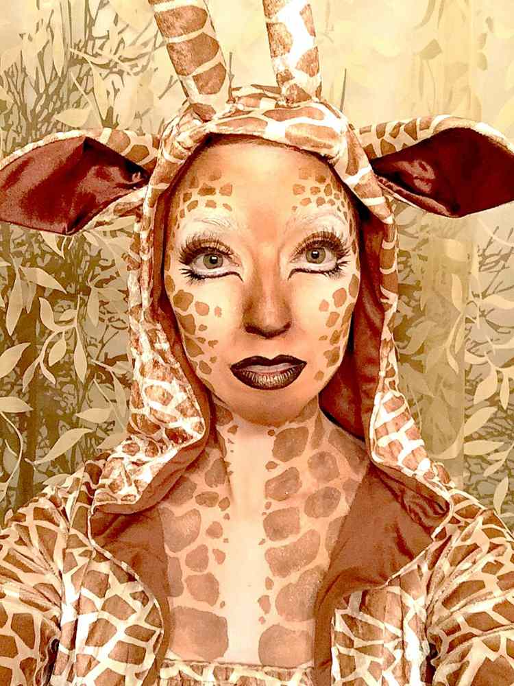 giraffe kostüm ideen make up fasching gesicht dekoltee