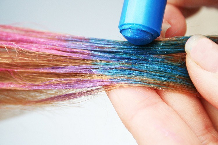 haarkreide blau rosa haare färben für einen tag