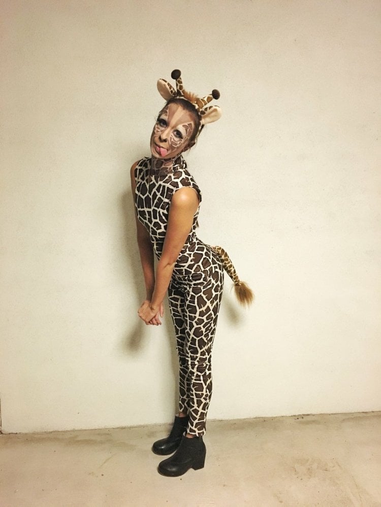kostüm giraffe schminken braun gesicht frau