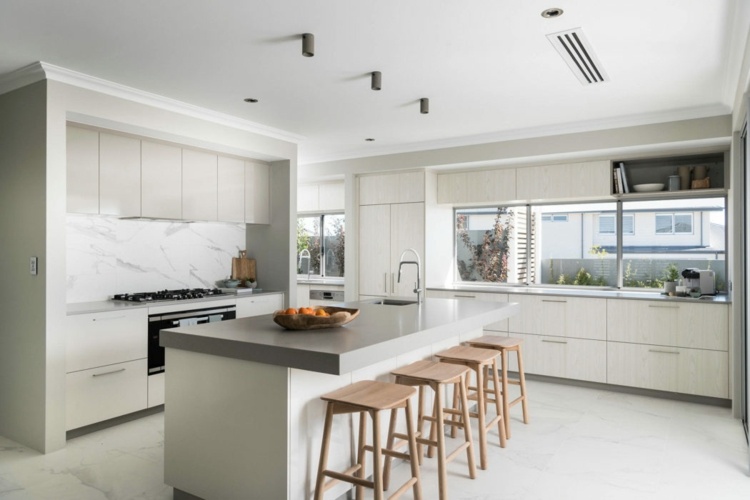 küchenzeile barhocker küchenschränke die farbe grau marmorfußboden