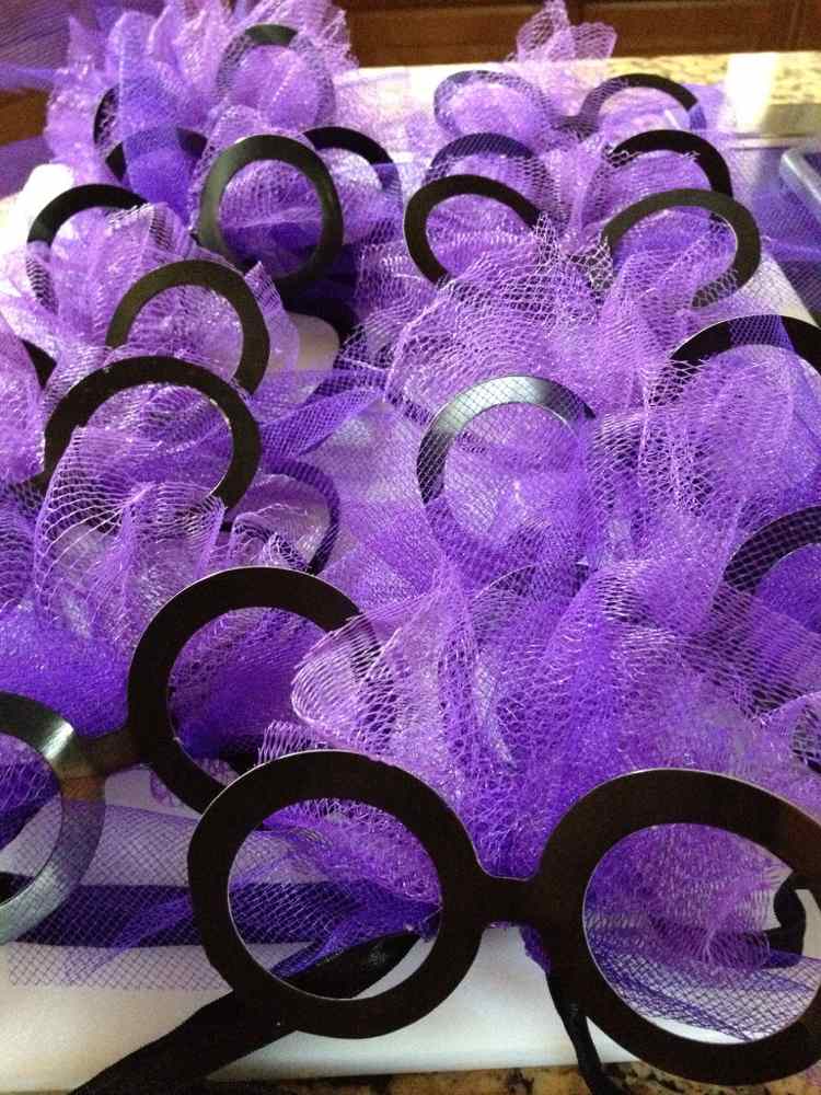minion kostüm selber machen lila masken karton brille