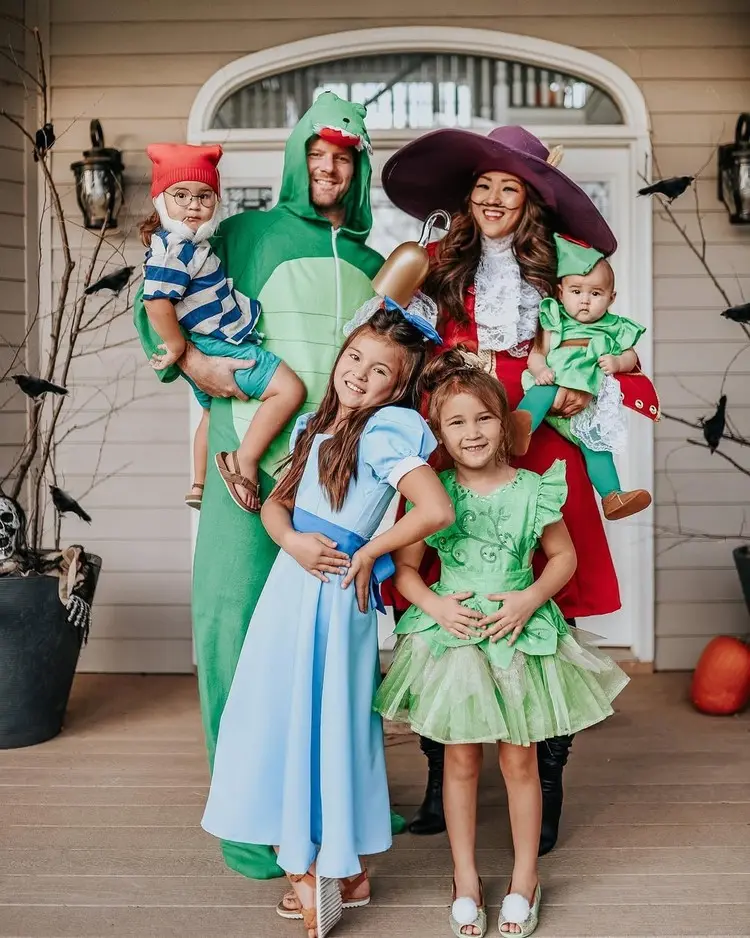 Peter Pan mit Wendy, Captain Hook, Tinkerbell und das Krokodil für die Familie