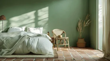 Salbeigrünes Wohnzimmer mit Terrakotta Bodenfliesen