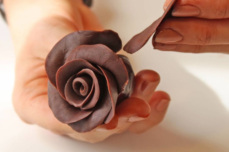 schokoladendekor für torten Rosen selber machen