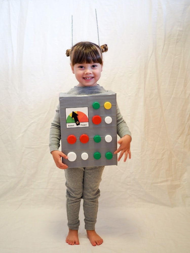 selbstgemachtes roboter kinderkostüm fasching halloween