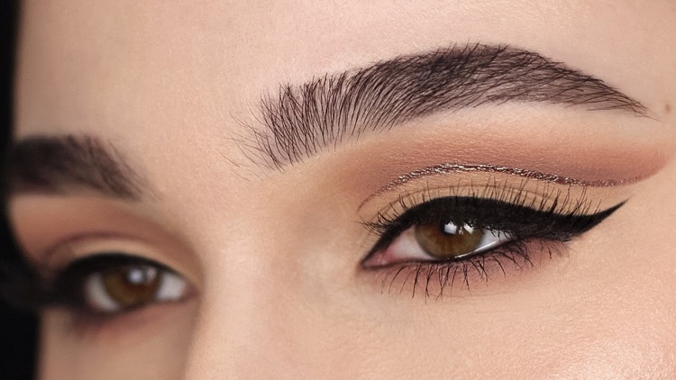 tiefliegende Augen Idee Makeup Cut Crease Gold Eyeliner
