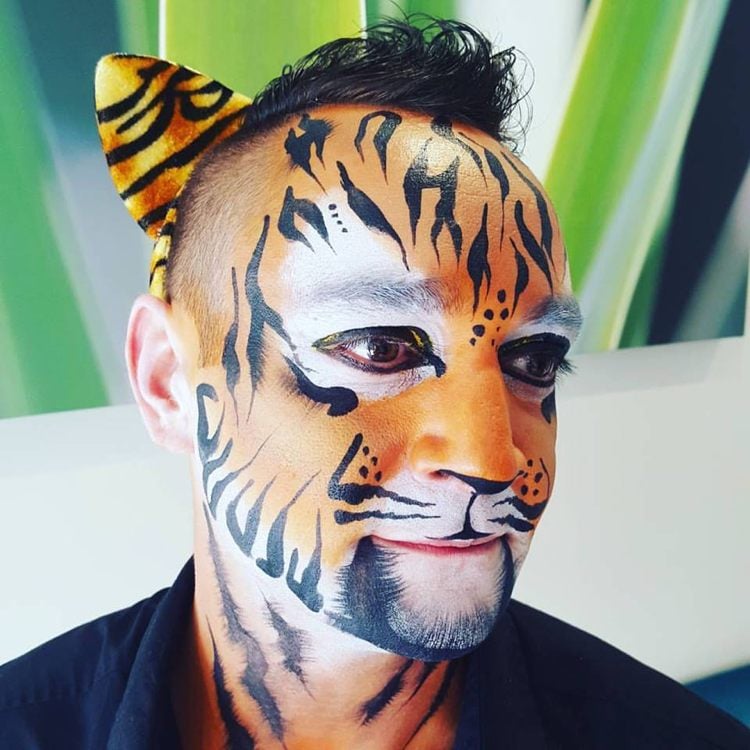 tiger schminken leicht erwachsene Mann Karneval